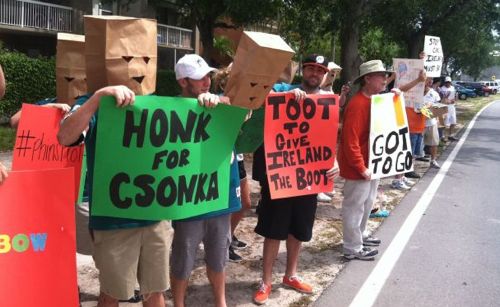 Dolphins-Fans-Protest-Jeff-Ireland-1.jpg