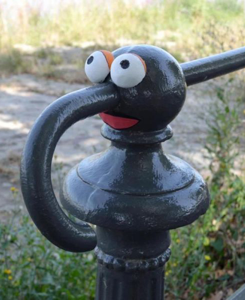 Funny-Pictures-Gonzo-Railing.jpg