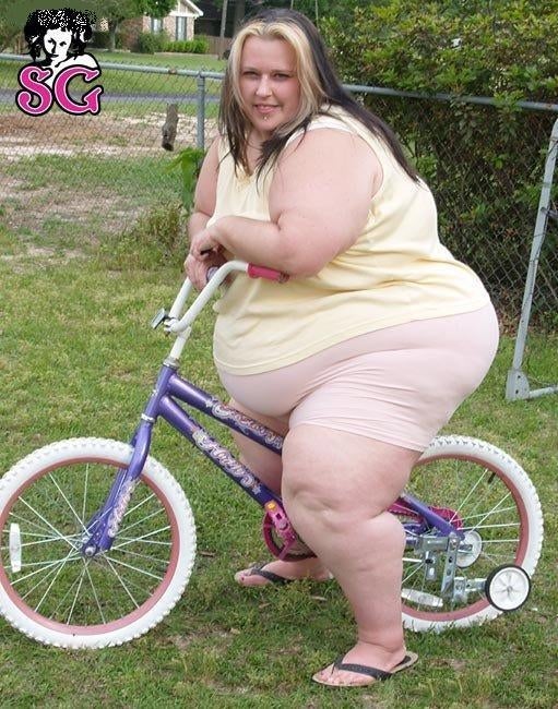 41456d1316528473-naked-girls-on-bikes-fat-girl-riding-bicycle.jpg